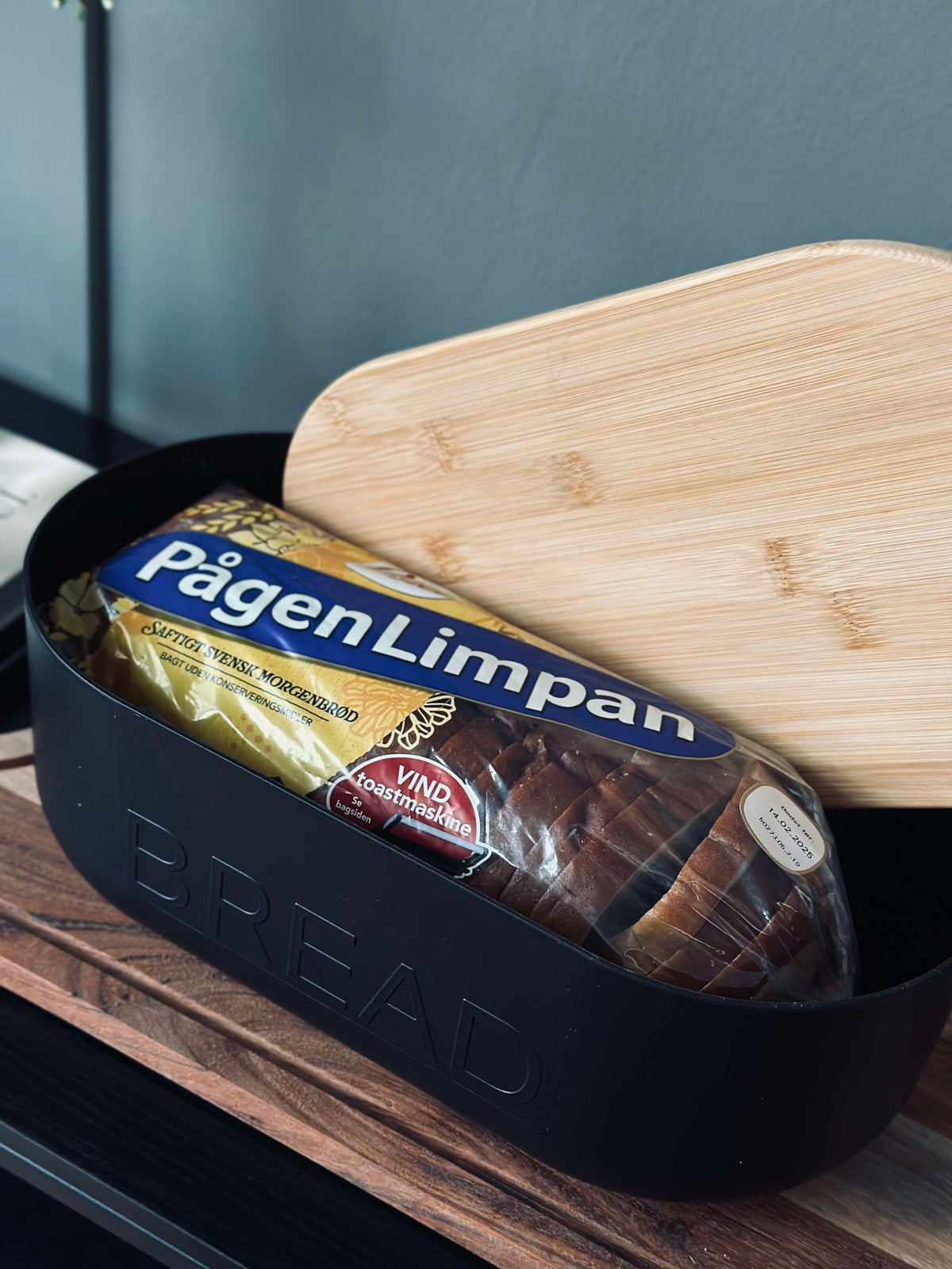Brødkasse med bambuslokk