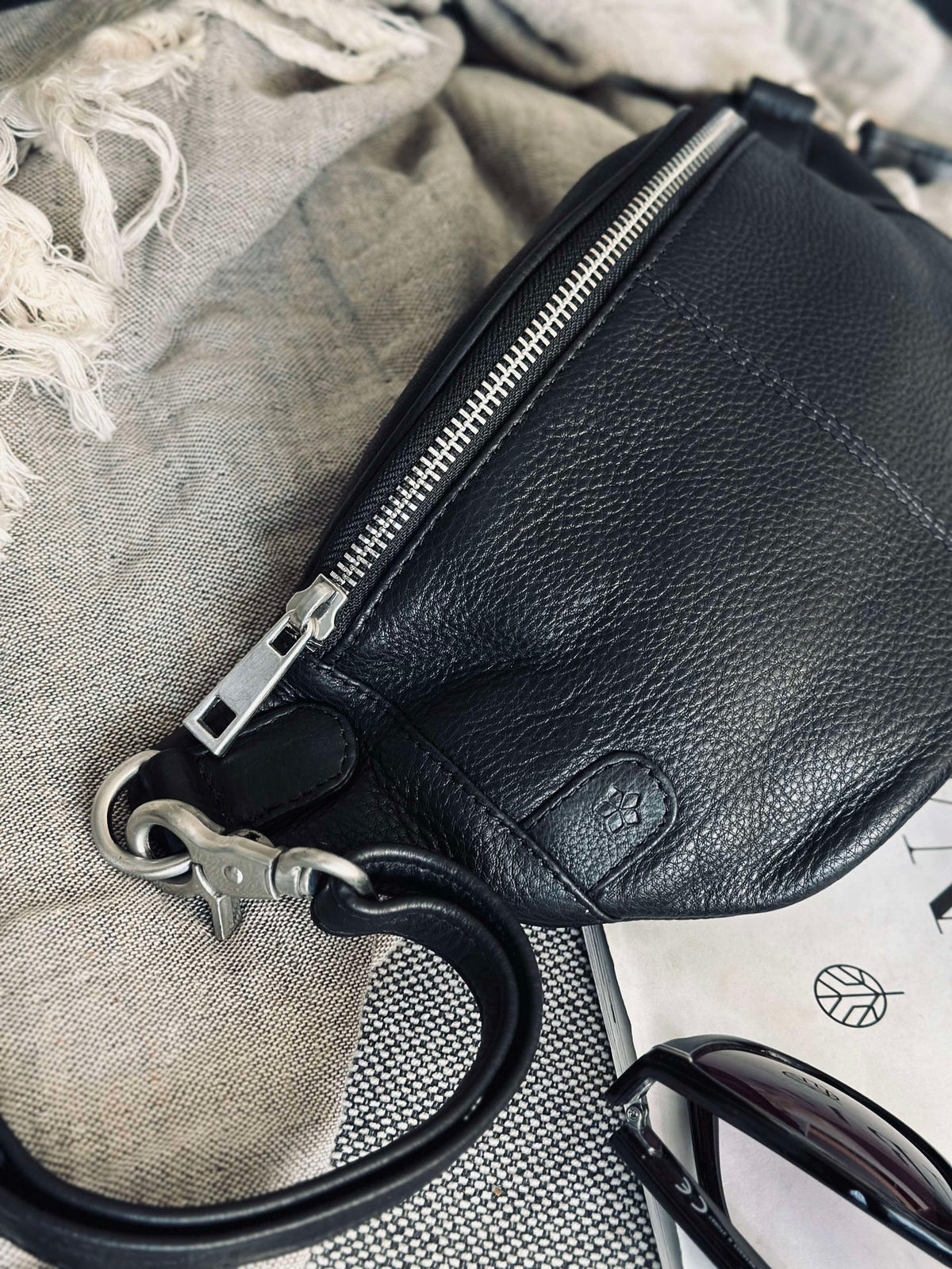 Bumbag Molly - Svart / sølv
