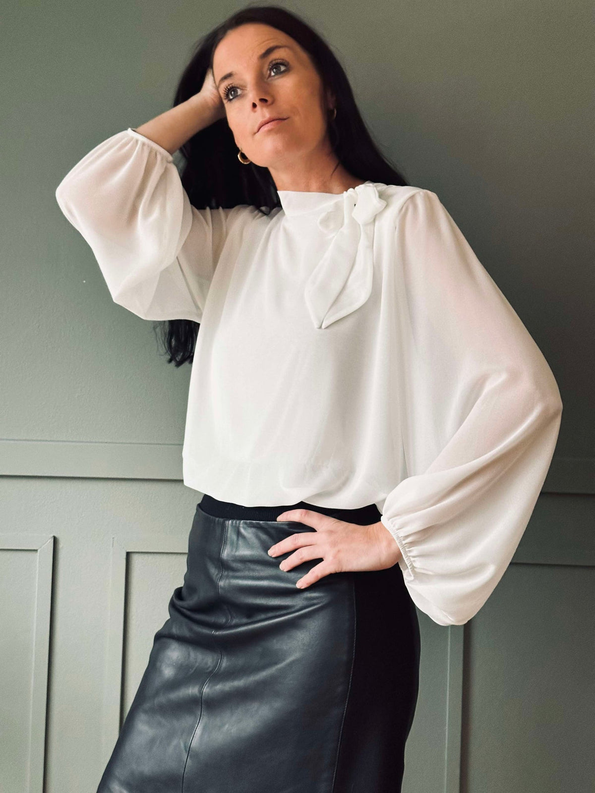 Bluse m. Sløyfe - White