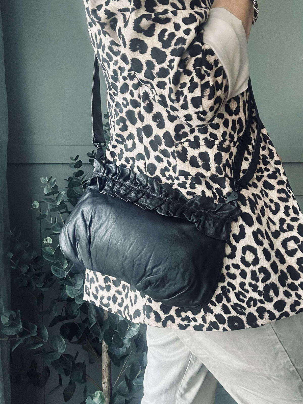 Clutch med volanger Nero