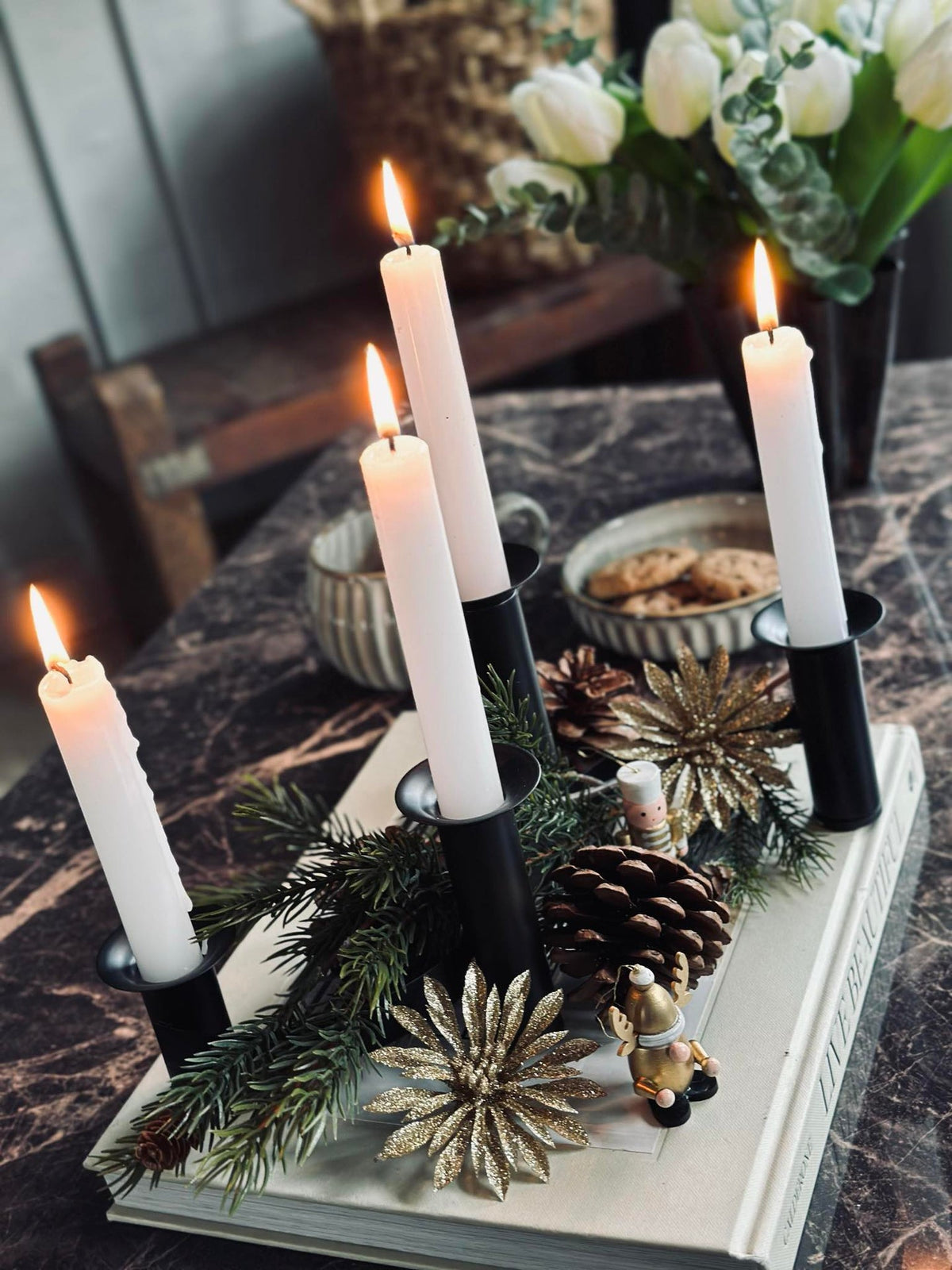 Adventstage - Svart