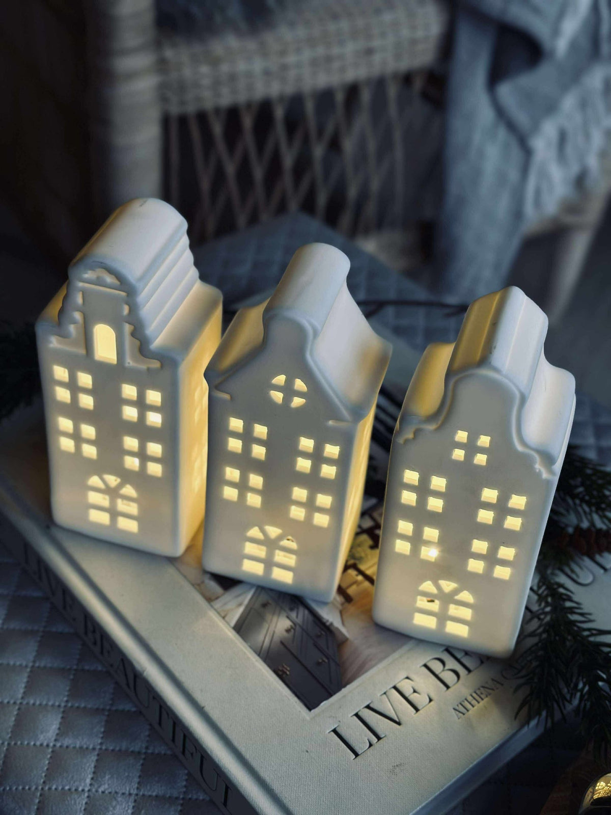 Lyshus med LED - WHITE MIX