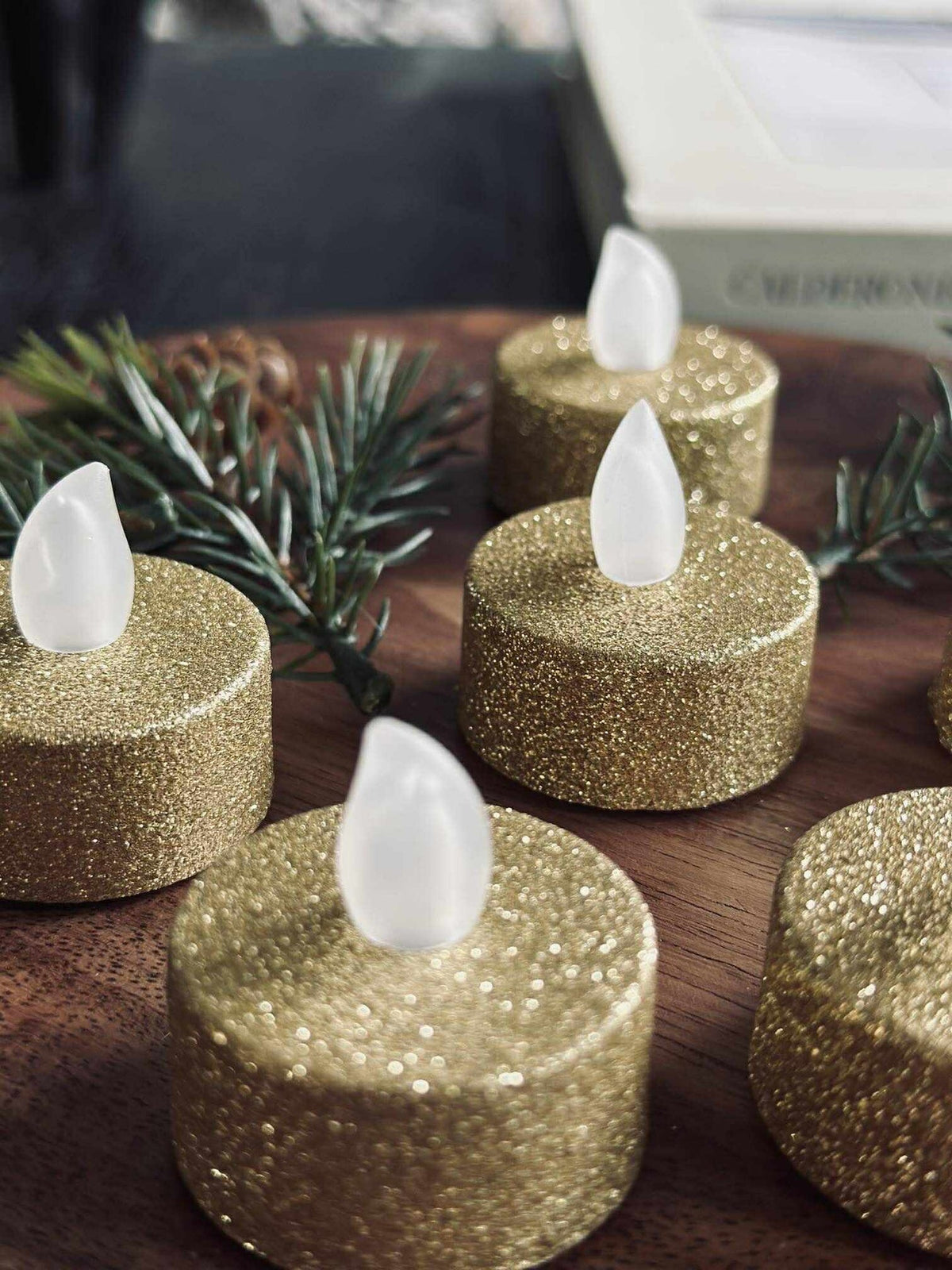 Telys med LED - Gullglitter 6 stk.