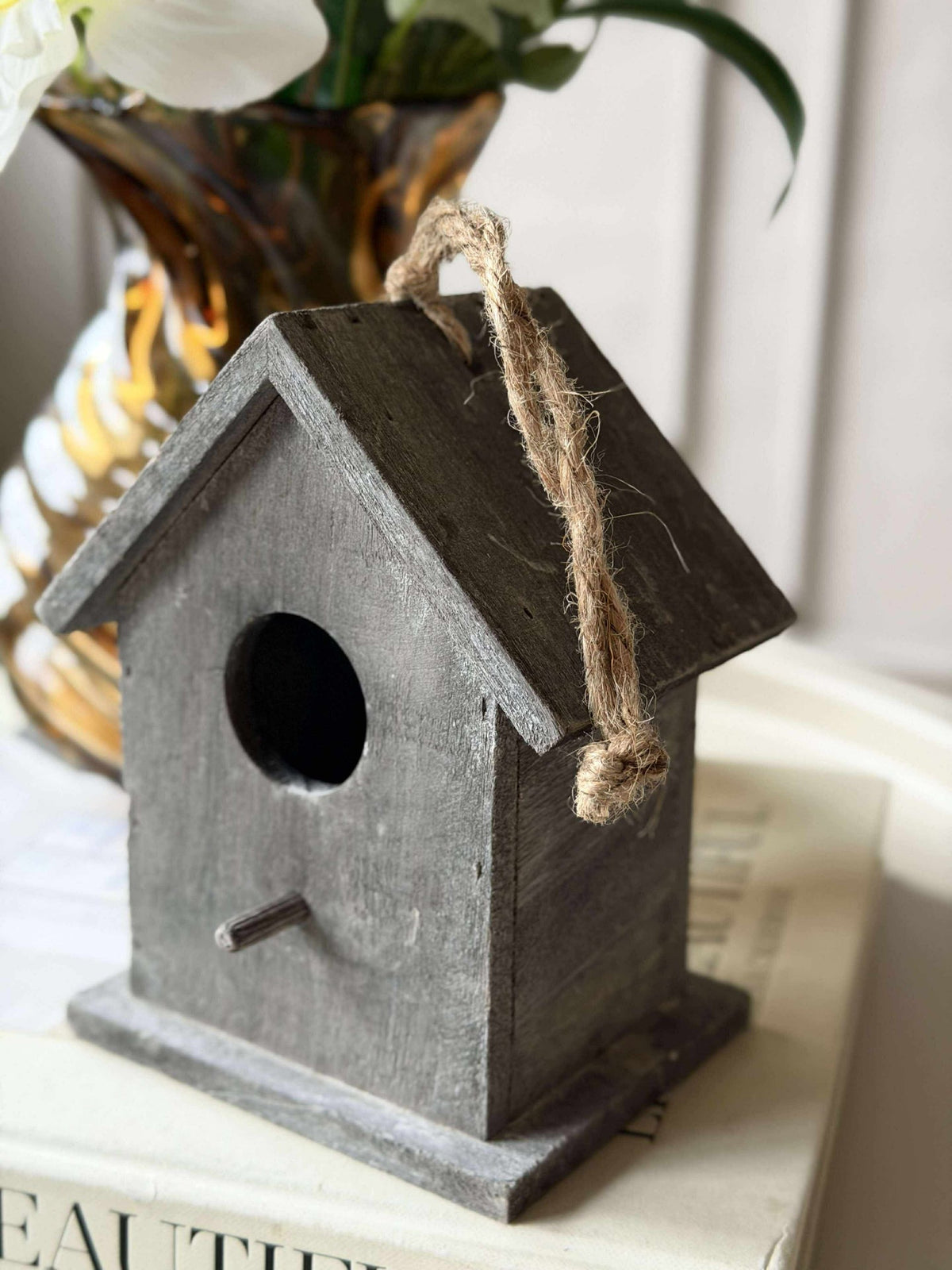 Fuglehus i tre - Grå