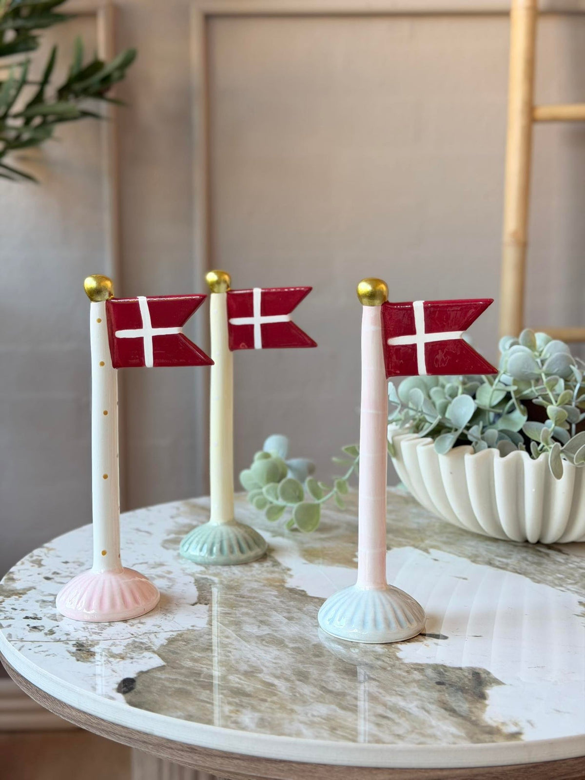 Flagg keramikk – Mix H 19 cm