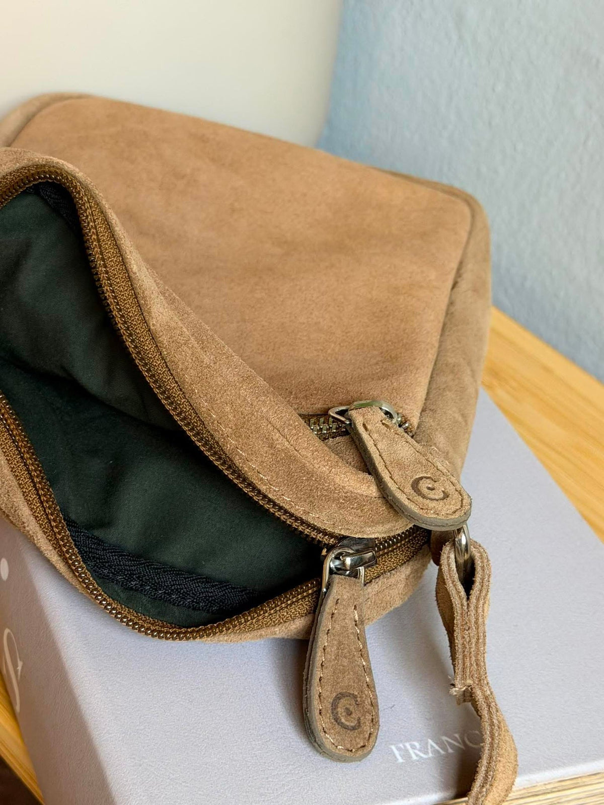 Mobilveske Daily – Suede beige