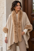 Poncho med pelskant - Beige