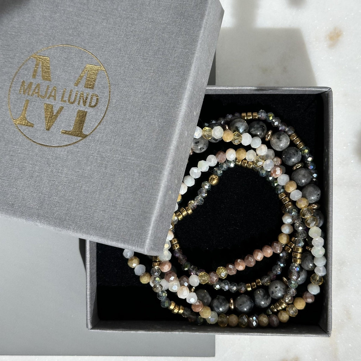 Armbånd MICHELLE Stone – Sæt med 5 armbånd - VIAMAJA.DK