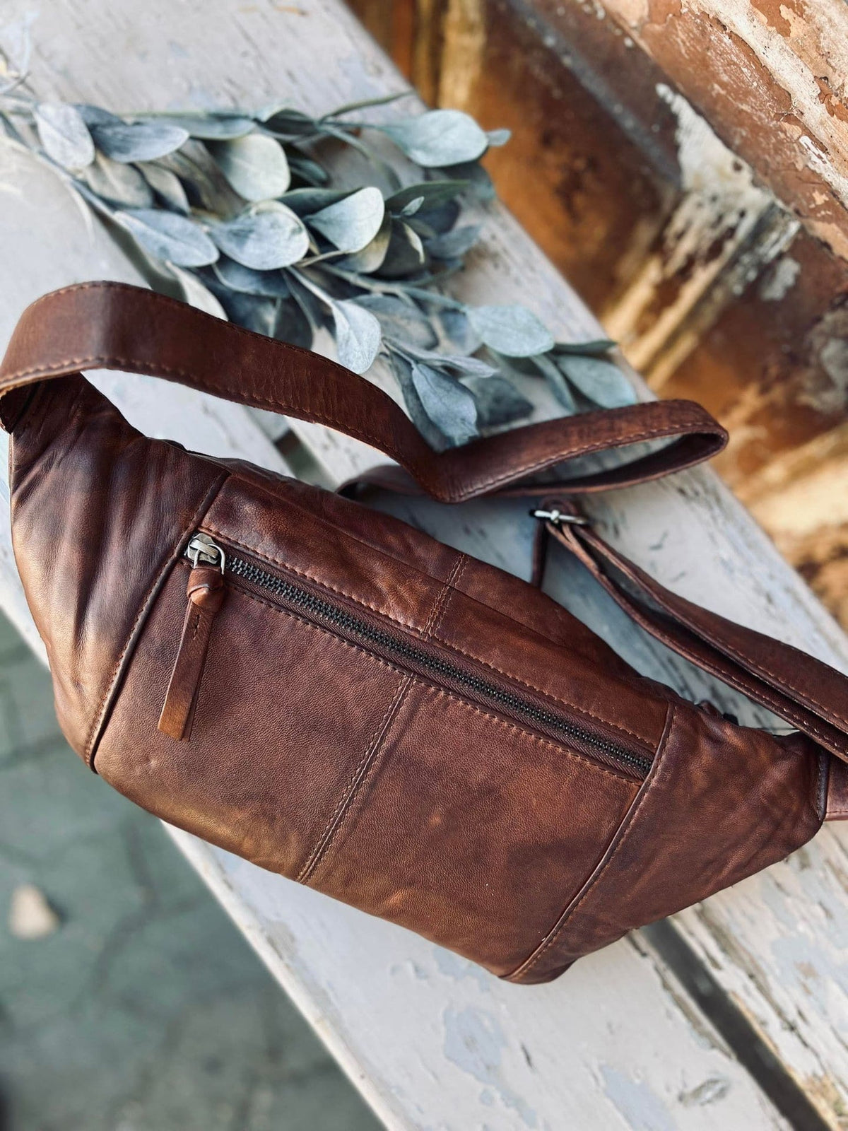 Bumbag JUNE - BIG Dark cognac - VIAMAJA.DK