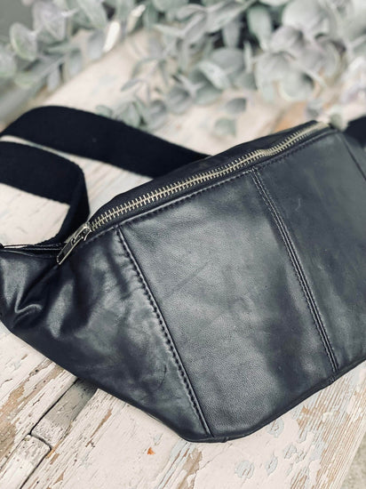 Bumbag JUNE black m. gunmetal - VIAMAJA.DK