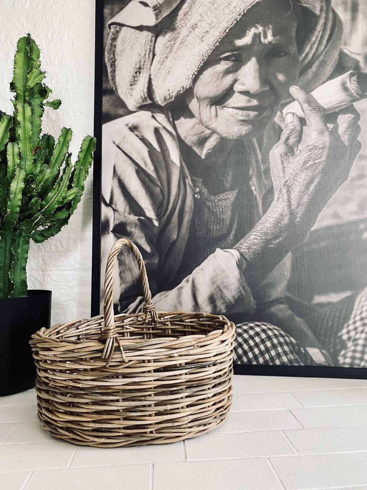 Bykurv i grå rattan - VIAMAJA.DK