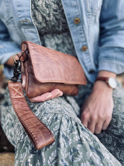 Clutch MILO lækker skindkvalitet – CHESTNUT - VIAMAJA.DK