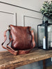 Cool crossbody MATRIX i mykt brandy-skinn