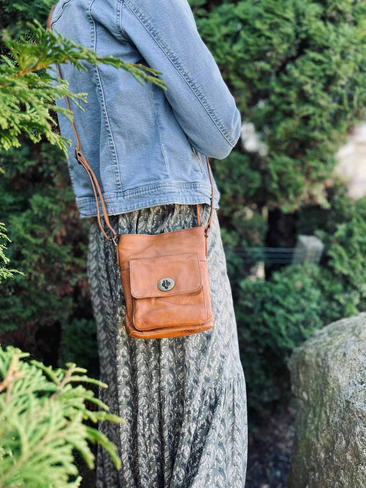 Crossbody MAY – Cognac - VIAMAJA.DK