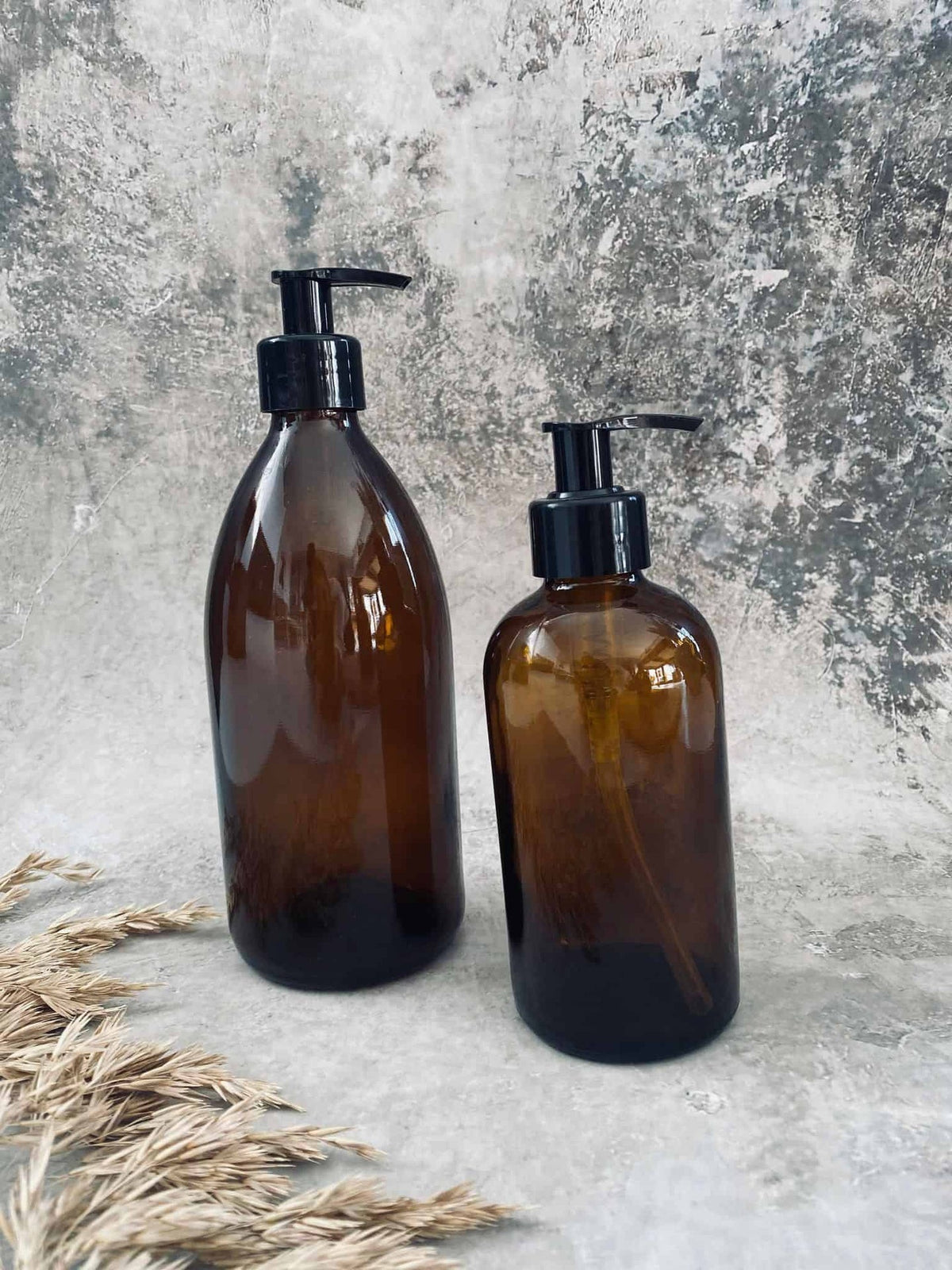 Genbrugsflaske med pumpe – 250 ml – Brunt glas - VIAMAJA.DK