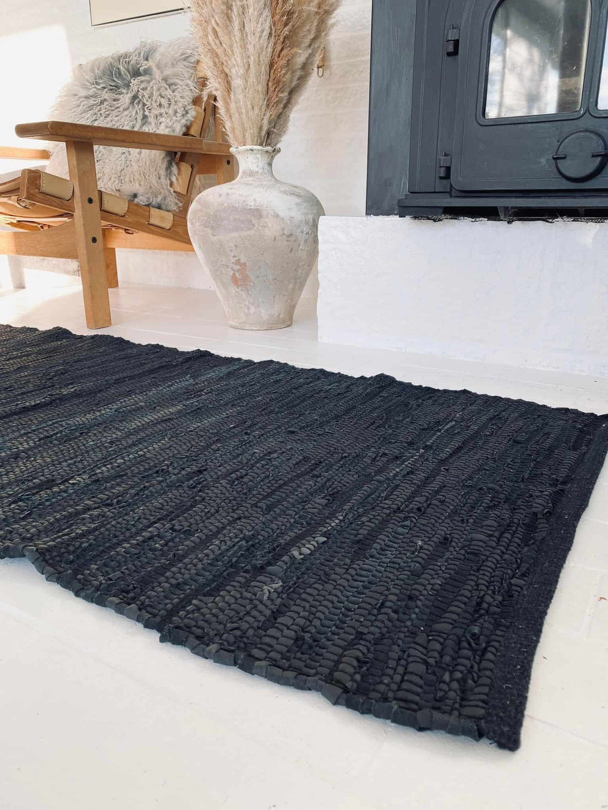 Gulvtæppe i skind – Sort 70X200cm - VIAMAJA.DK