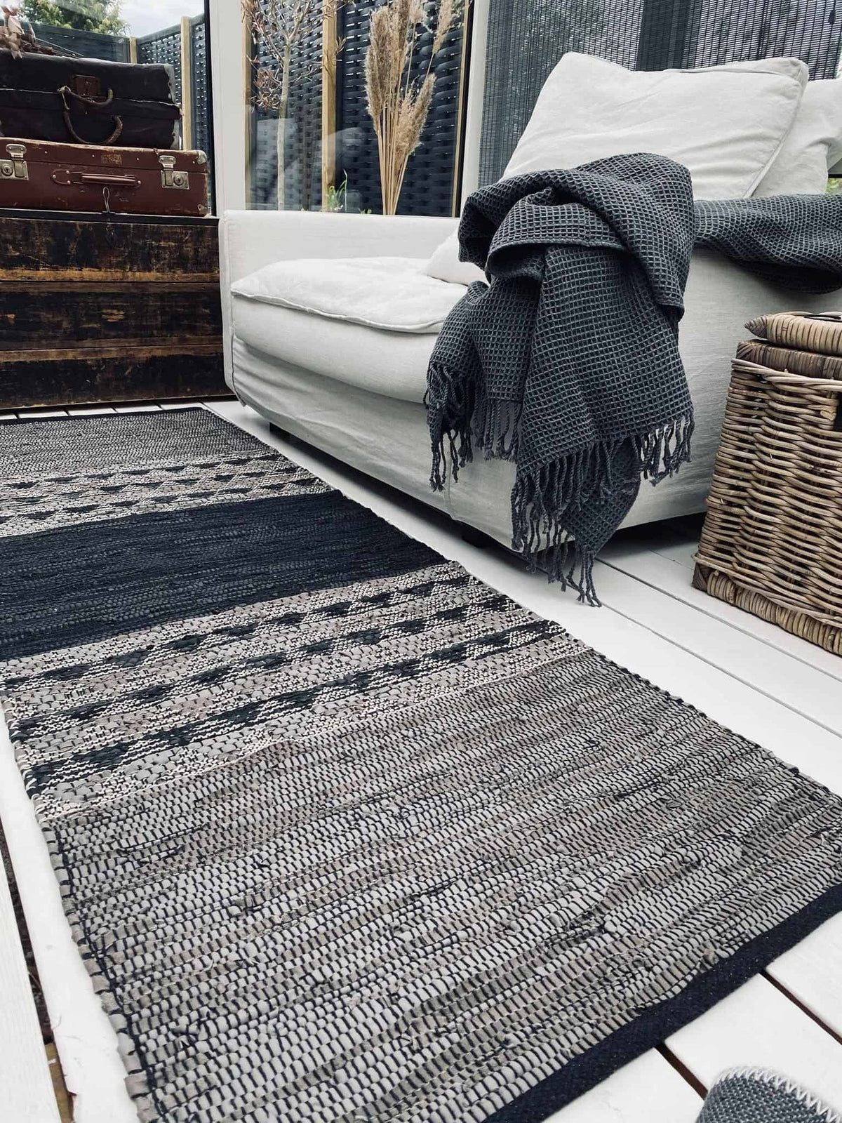 Gulvtæppe i skind - Sort mønster - 70x200cm - VIAMAJA.DK