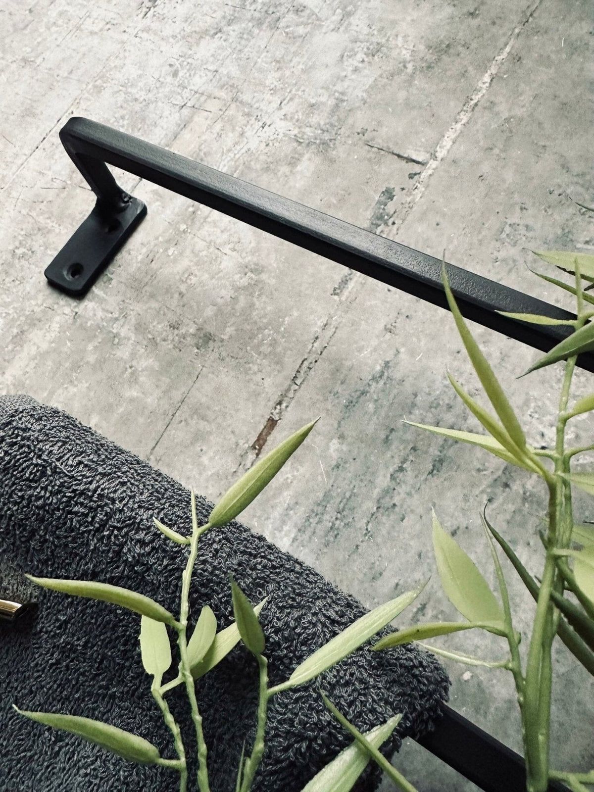 Håndklædeholder - Black 80cm - VIAMAJA.DK