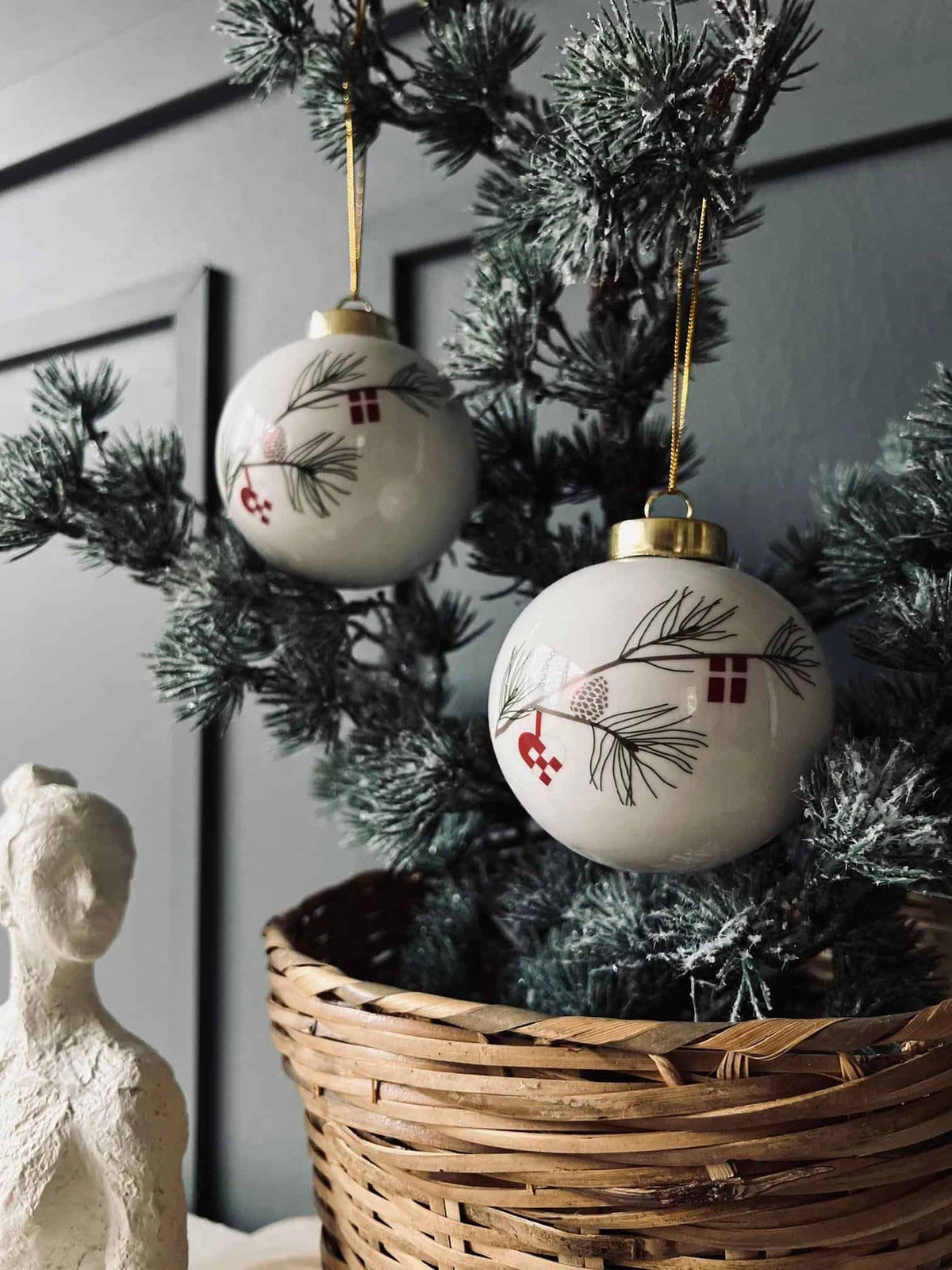 Julekugler i porcelæn - Sæt af 2 stk - VIAMAJA.DK