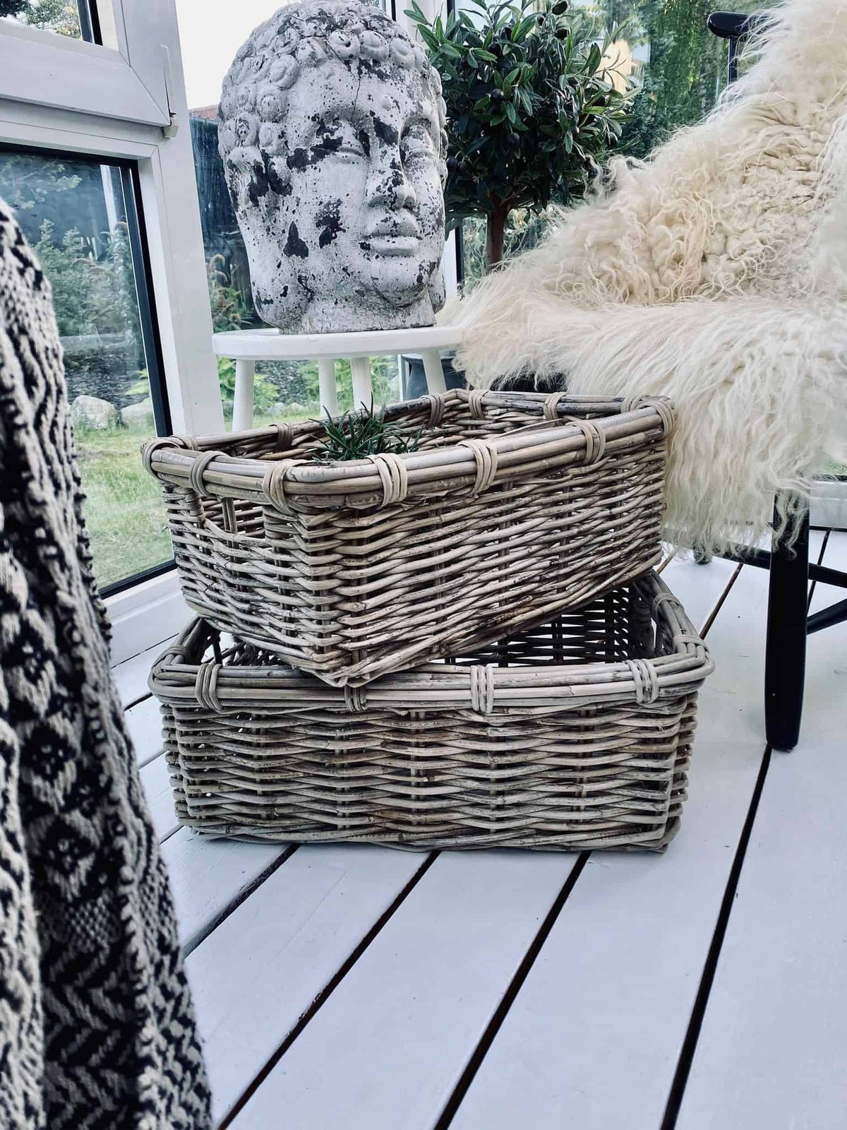 Kurv / kasse i kraftig rattan - Lille - VIAMAJA.DK