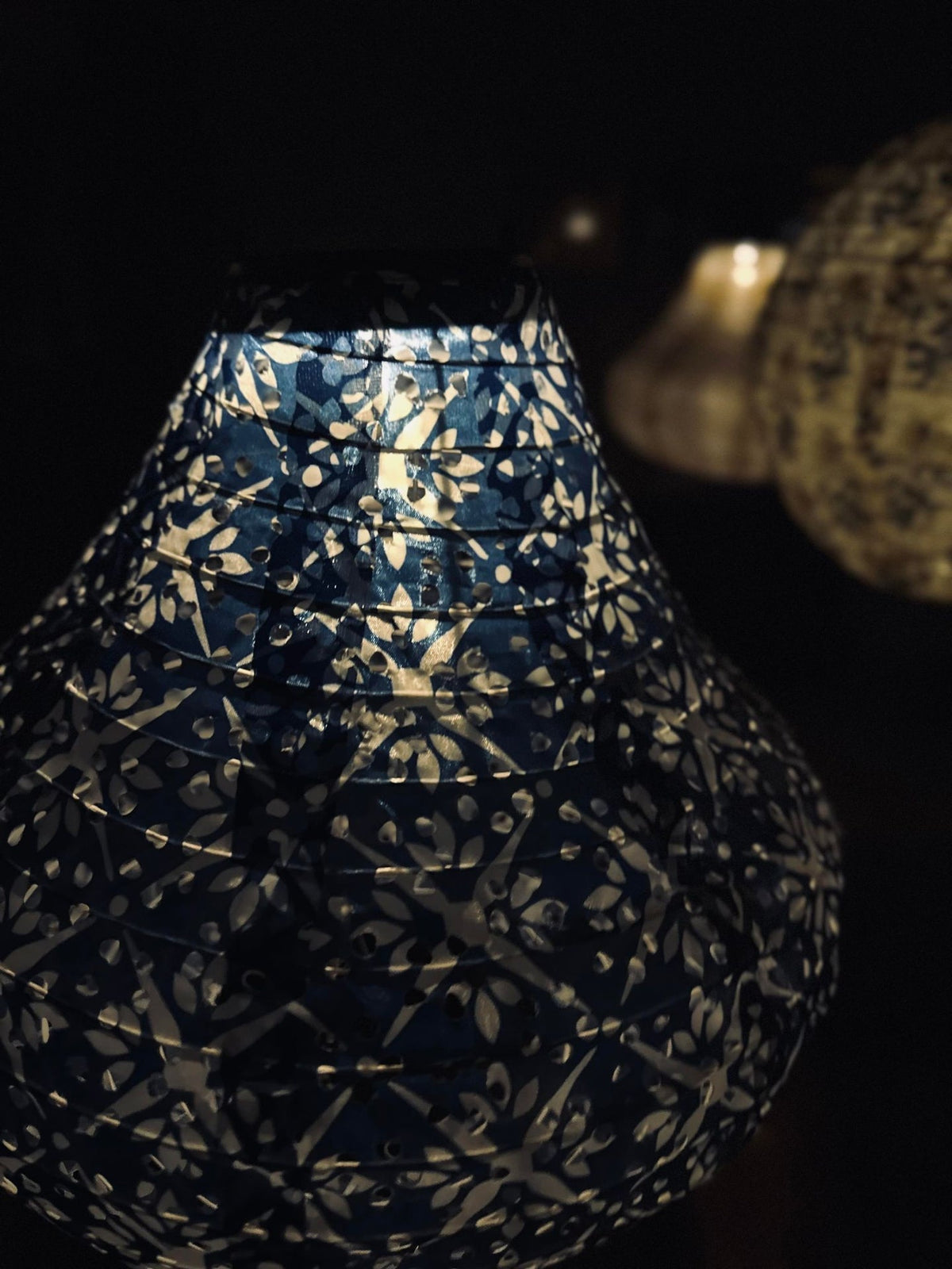 Lampe med solceller Pear – SUMMER BLUE - VIAMAJA.DK