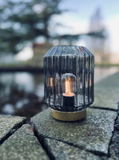 LED Lampe i røgfarvet glas - 2. Sortering - VIAMAJA.DK