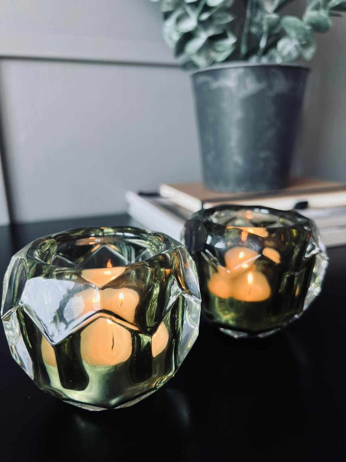 Lysestage med flot effekt - Grøn glas - VIAMAJA.DK