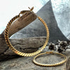 Øreringer Hallie twist hoop 50 mm - forgylt