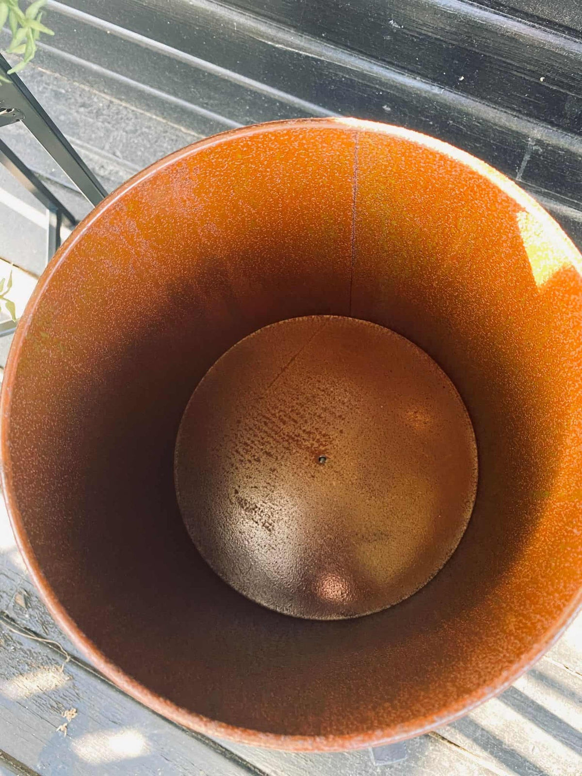 Plantekasse sæt af 2 – Rust med sorte ben - Rund potte - VIAMAJA.DK