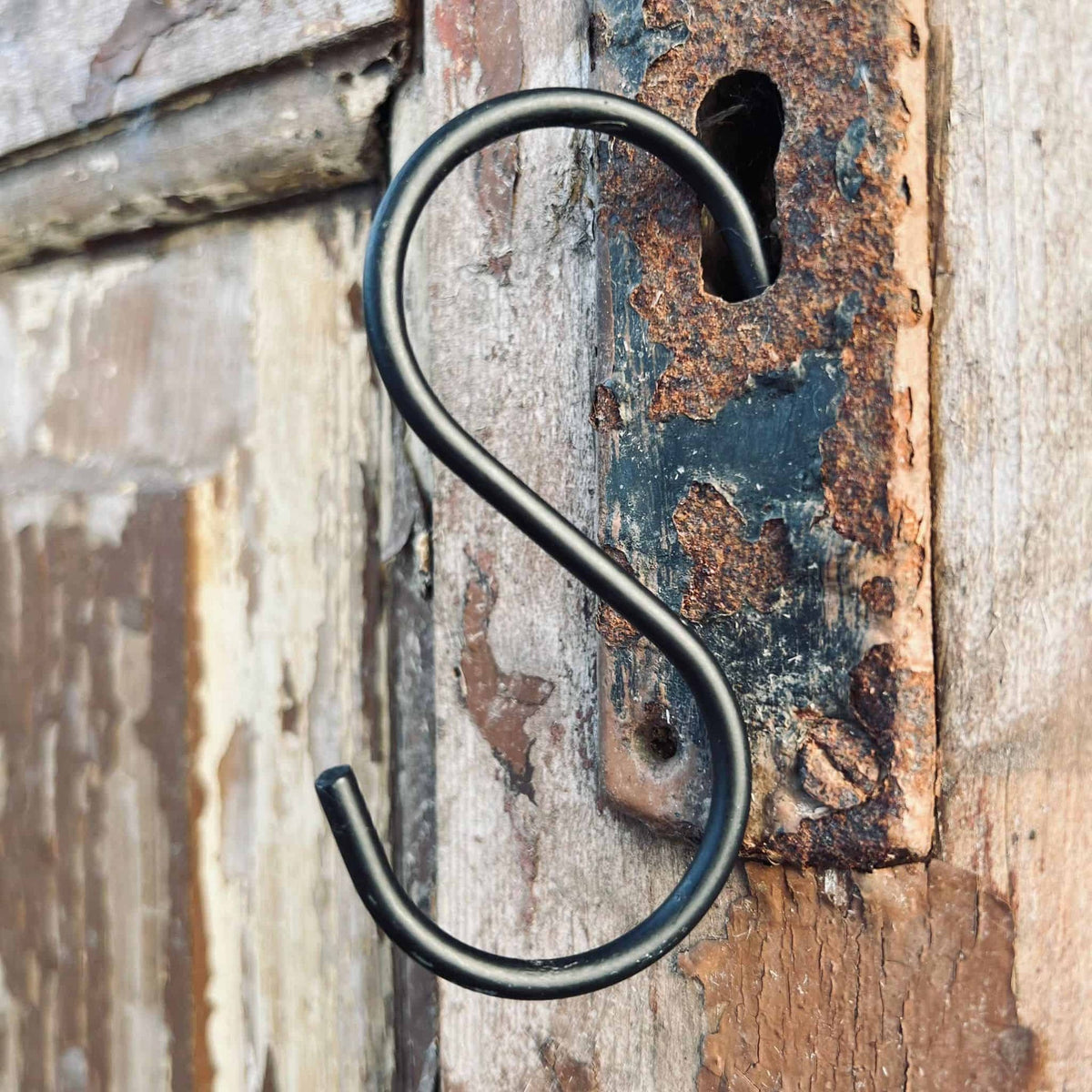 S-Krog i sort metal - 1 stk - VIAMAJA.DK