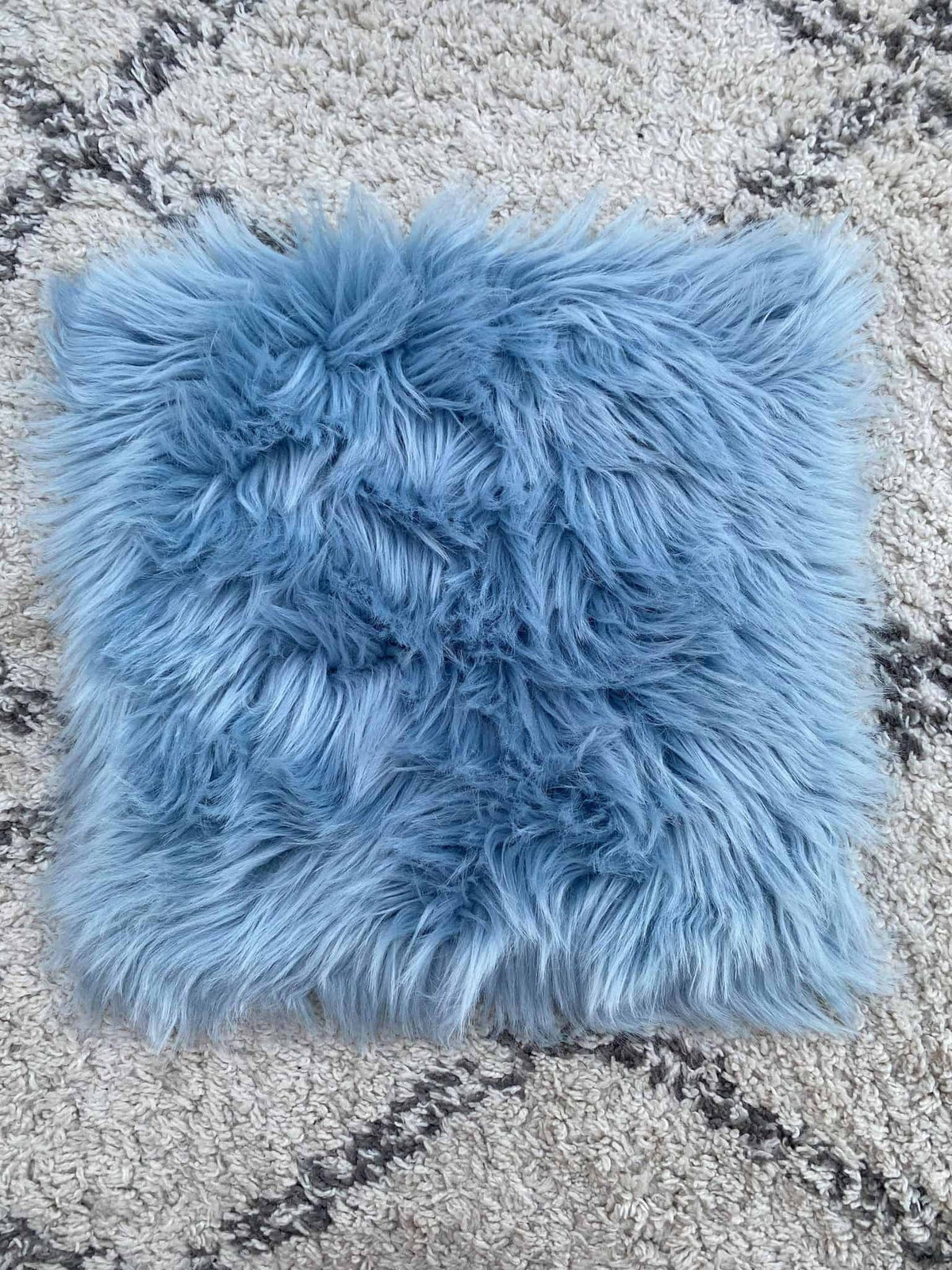 Sædehynde - Ice blue - Imiteret pels TILBUD - VIAMAJA.DK