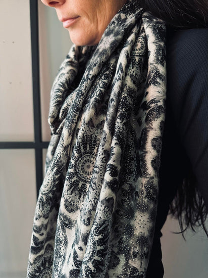 Tørklæde - Mandala black - VIAMAJA.DK