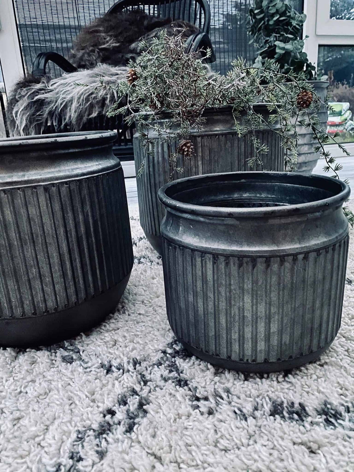Zink potte med riller – Lille - VIAMAJA.DK
